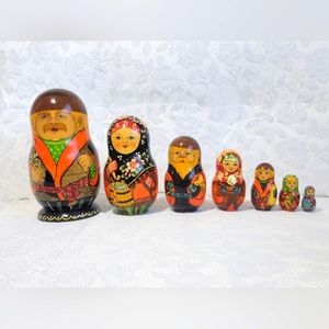 Vintage RARE Hand Painted Matryoshka Farmhouse Theme Nesting Dolls Set of 7